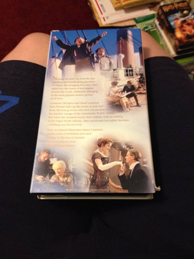 Amazon.com: Titanic [VHS] : Leonardo DiCaprio, Kate Winslet